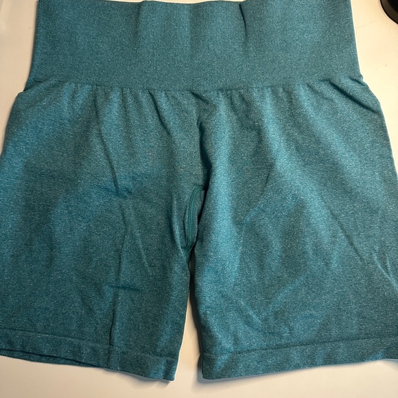 Teal pro seamless nvgtn shorts - Picture 3 of 6
